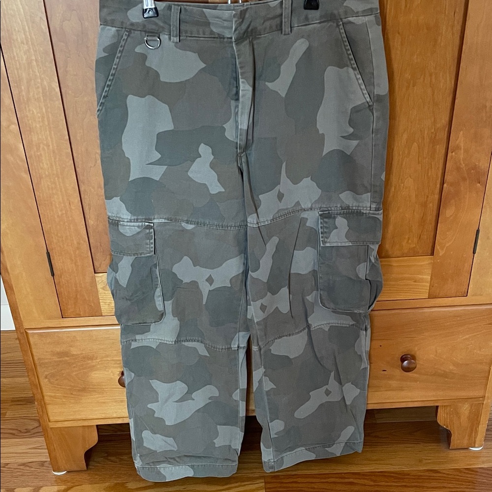 Addie Pistola Camo Pants Size 30 from Evereve.